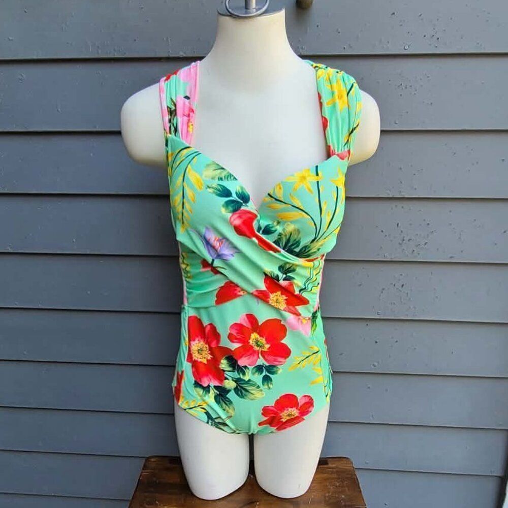 Garotas Green Floral One Piece Swim Suit with Built In Bra Size XL